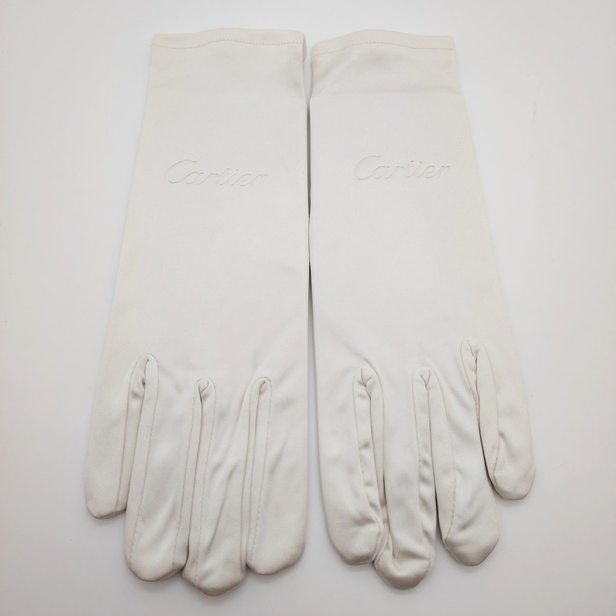 Authentic Cartier Boutique White Gloves (Ref. CRAVM00311) – Size Medium – Brand New