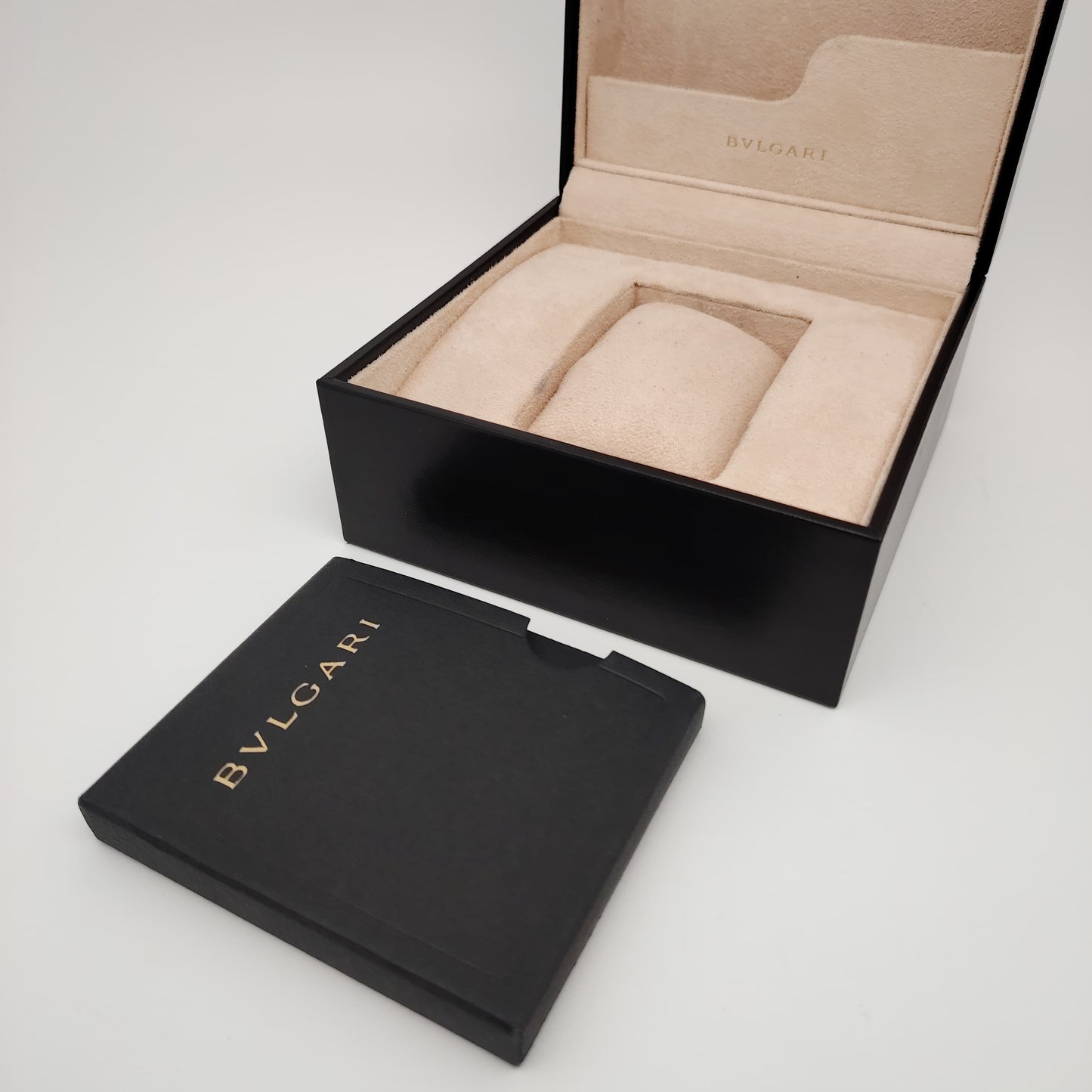 Watch Storage Box Set with Cards & Manual – Pre-Owned